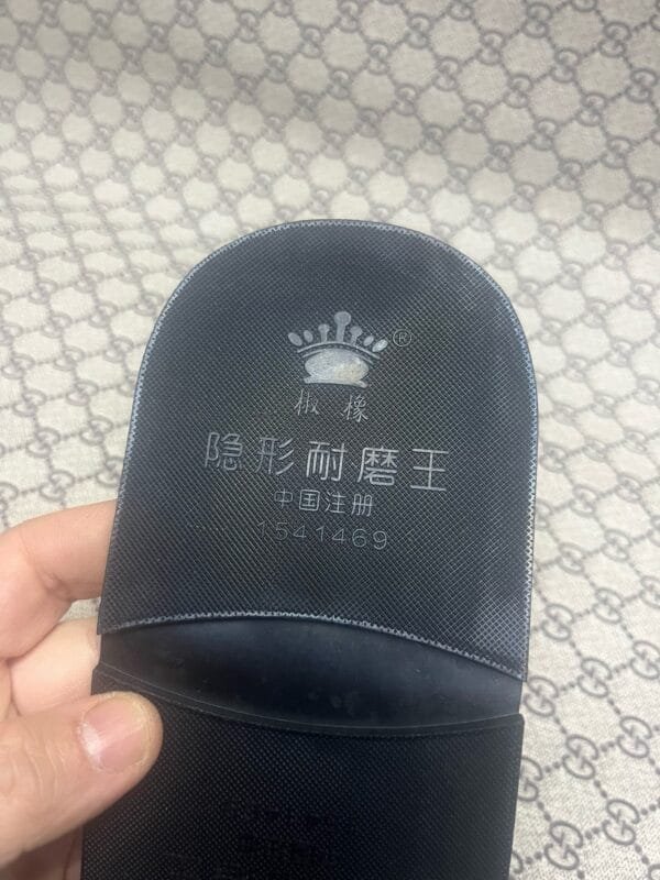 218 invisible wear-resistant king heel
Thickness: 4.5mm
Length 90mm Width 90mm