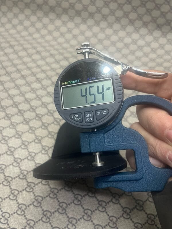 218 invisible wear-resistant king heel
Thickness: 4.5mm
Length 90mm Width 90mm