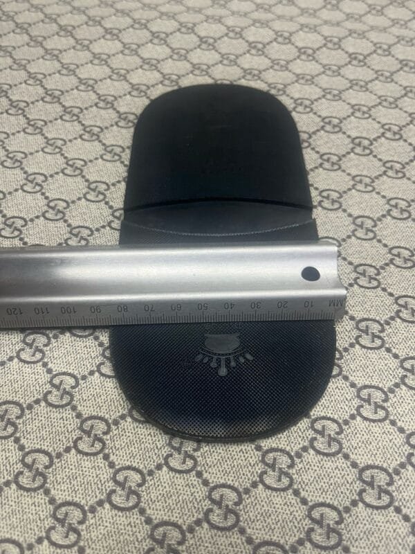 218 invisible wear-resistant king heel
Thickness: 4.5mm
Length 90mm Width 90mm