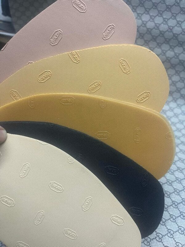 Carnegie ultra-thin forefoot and heel
Forefoot thickness 1.3mm, length 180m, width 120mm
Heel thickness 3.2mm, length 95mm, width 85mm